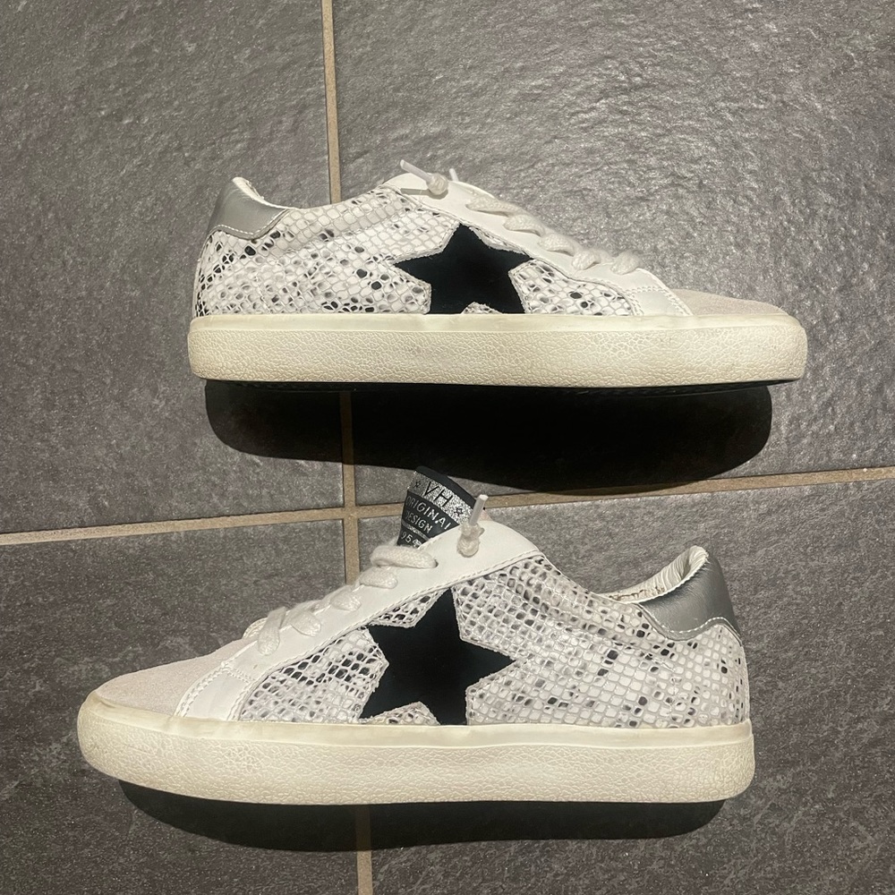 SILVER SNAKE SIZE 6 VINTAGE HAVANA SNEAKER WORN CONDITION